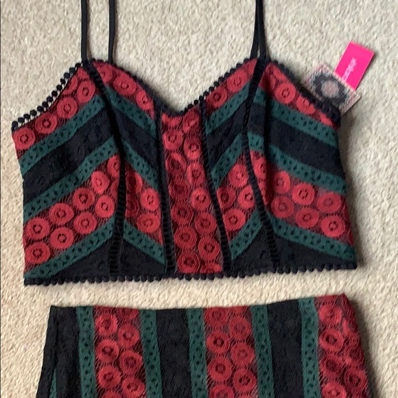 Two piece skirt with matching top - Picture 2 of 3